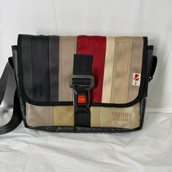E1 Mari Cla Ro Recycled Seatbelt Starburst Buckle Shoulder Messenger Laptop